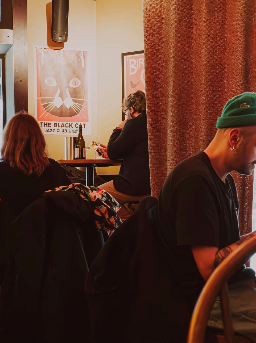 clients attablés au déjeuner